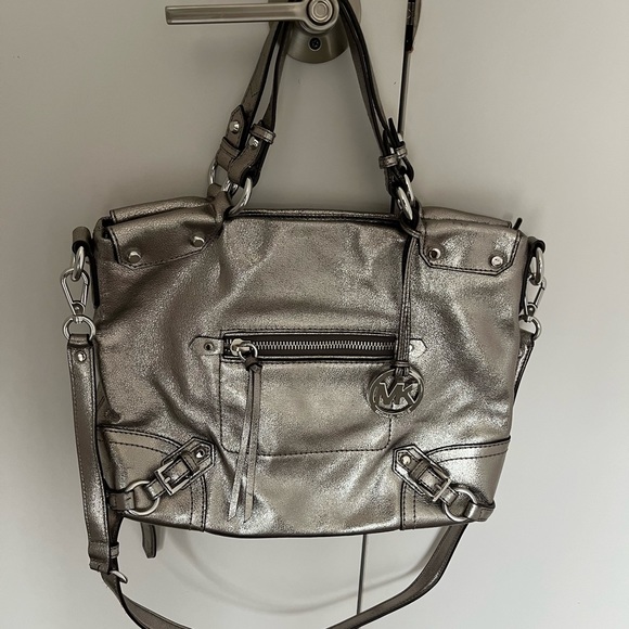 EUC Micheal Kors silver metallic purse - Picture 1 of 11